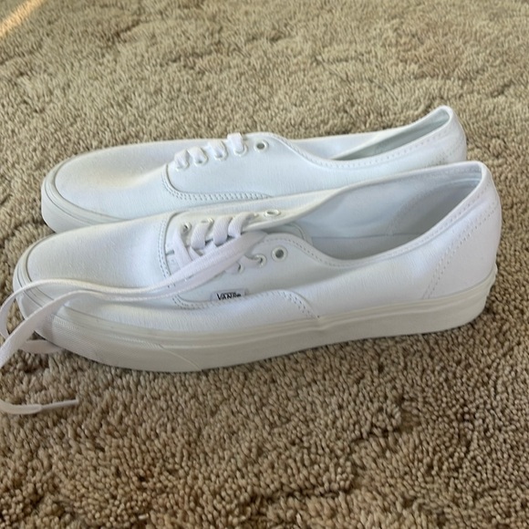 White vans - Picture 2 of 7